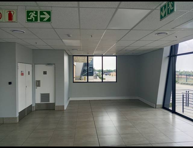 8,300M² WAREHOUSE TO LET IN AIRPORT PARK